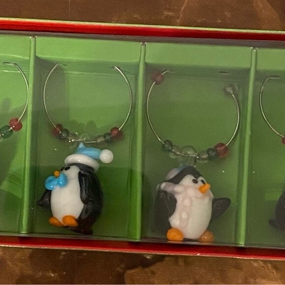Pier 1 Christmas Winter Penguins 6) Wine Charms NIB - Picture 2 of 6